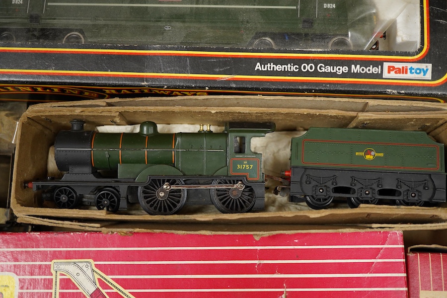 A quantity of 00 gauge model railway by Tri-ang, Mainline, Dapol, Bachmann, GMR, Hornby Dublo, etc. including; a Tri-ang American outline Davy Crockett train set (RS.37), nine steam and diesel locomotives, together with